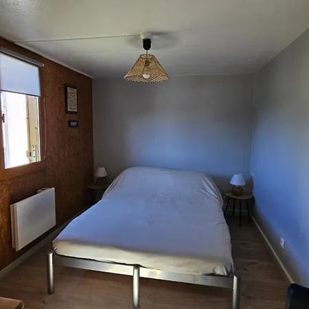Au Bord Du *
