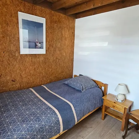 Au Bord Du *