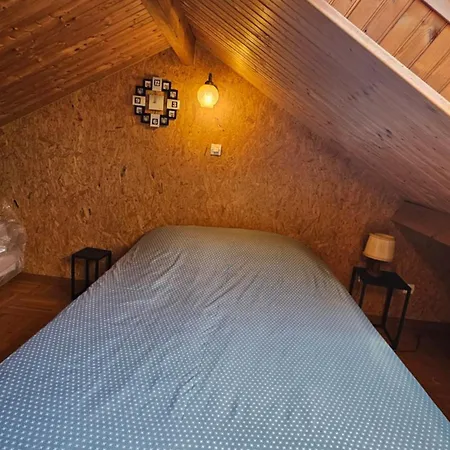 Au Bord Du *